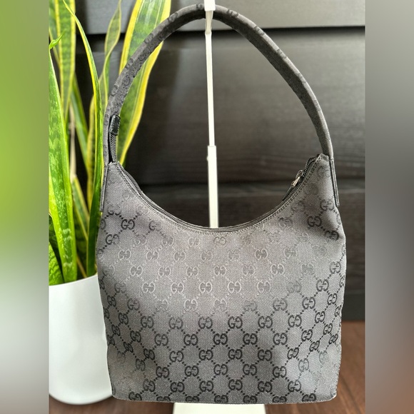 βSOLDβ Authentic Gucci Canvass Shoulder Bag - Picture 5 of 16